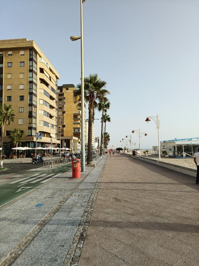 Piso Avenida Junto A La Playa Lägenhet Cádiz Exteriör bild